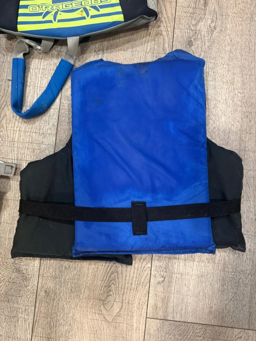 Onyx life jacket youth blue with black Trim